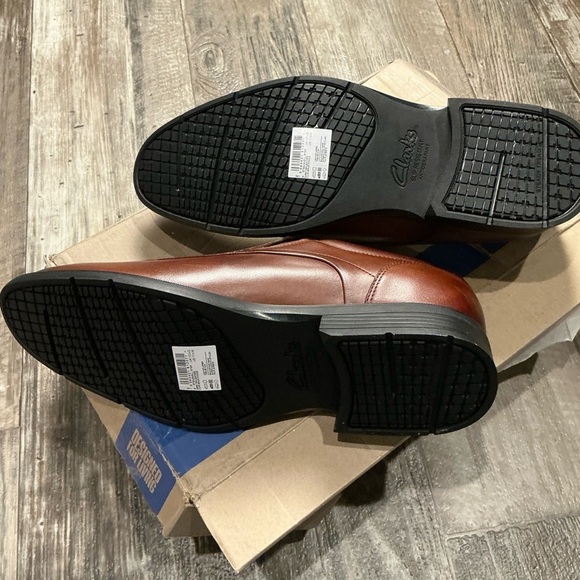 Clarks Men\'s Tan Leather Slip-On Loafers Size 11.5 main image 12